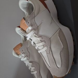 New Balance White and Tan Sneakers New Balance 327Women's